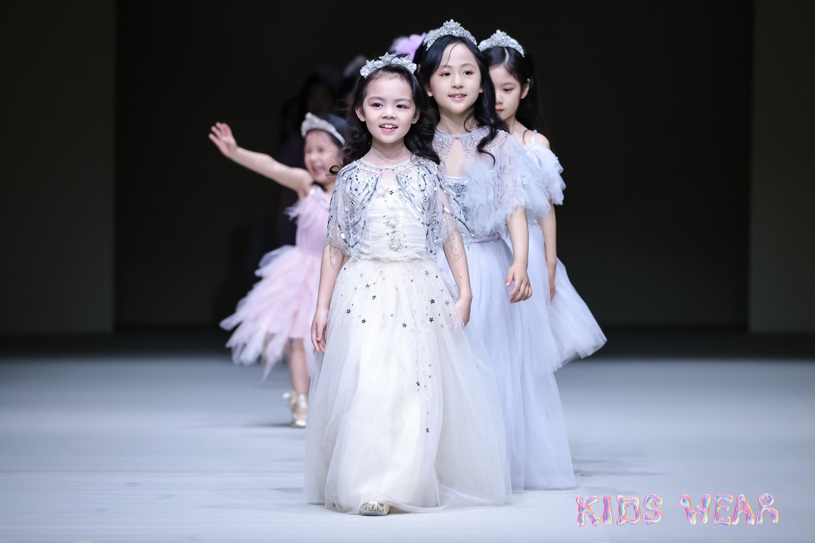 “渐·变”之旅抵达终点AW2024KIDSWEAR完美收官!(图4)