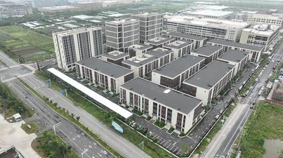 洪维引爆2024广州光伏储能展：从户外到阳台每步都踩在轻质太阳能板的风口(图3)