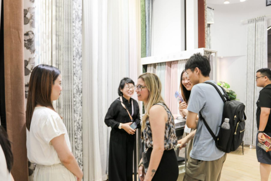 “柯桥优选”品牌窗帘墙布类企业首次组团亮相上海国际家纺展(图2)