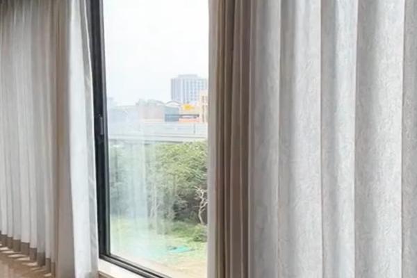 告别手动时代智能电动窗帘：让家居生活更惬意的新篇章(图1)