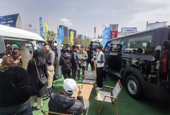 中国重汽轻型汽车强势登陆三大房车展演绎移动生活新风尚(图4)