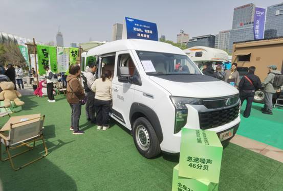 中国重汽轻型汽车强势登陆三大房车展演绎移动生活新风尚(图1)