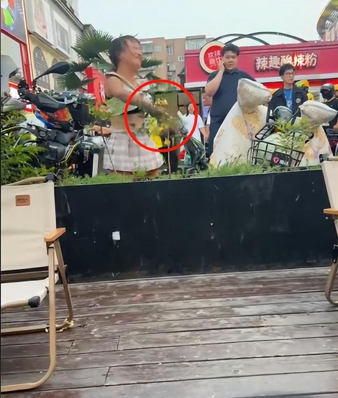 山东“钟无艳”砸车后续！女子闹事原因曝光车主朋友再发声(图1)