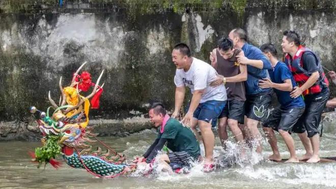 端午还剩1天猎德村的天塌了3条龙舟翻2条原因出在闺女身上(图1)