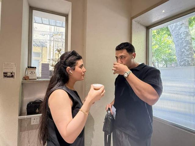 37℃高温户外排队30分钟、外地过来喝了10多次上海知名“罚站咖啡”开了9年排队9年(图4)