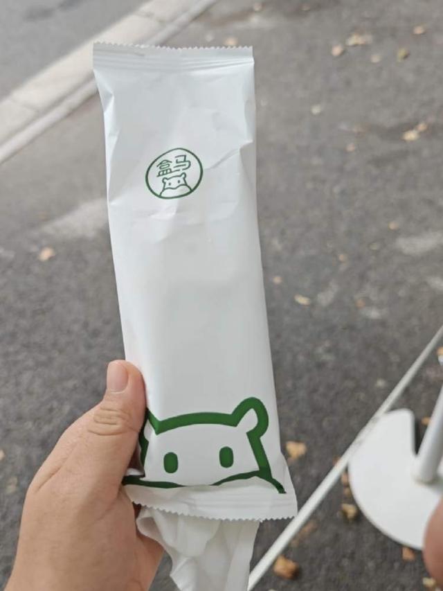 37℃高温户外排队30分钟、外地过来喝了10多次上海知名“罚站咖啡”开了9年排队9年(图5)