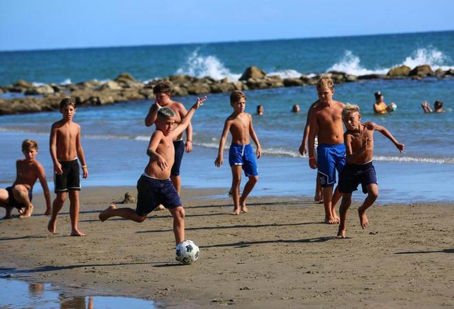 暑假97天仍不能开学！仅6%的学校安装空调意大利超长暑假的启示(图2)