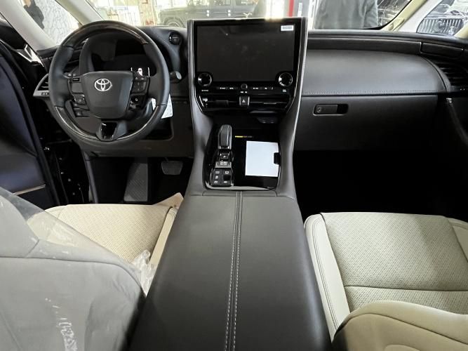 2025款丰田埃尔法依旧是商务车风向标各方面表现均衡动力够强(图2)