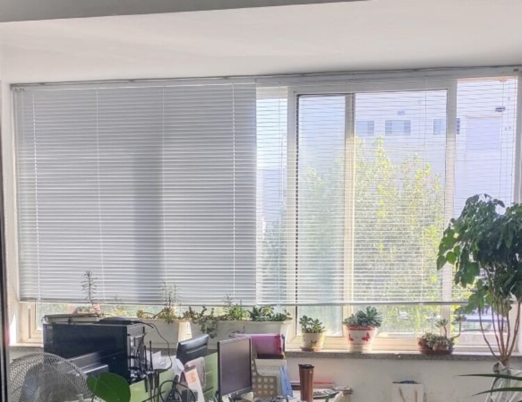 可靠办公窗帘品种繁多全遮光窗帘