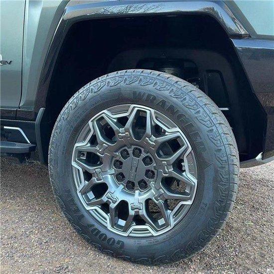 2025款悍马H2黑武士的车身尺寸相比老款有变化吗？现车多少钱(图3)