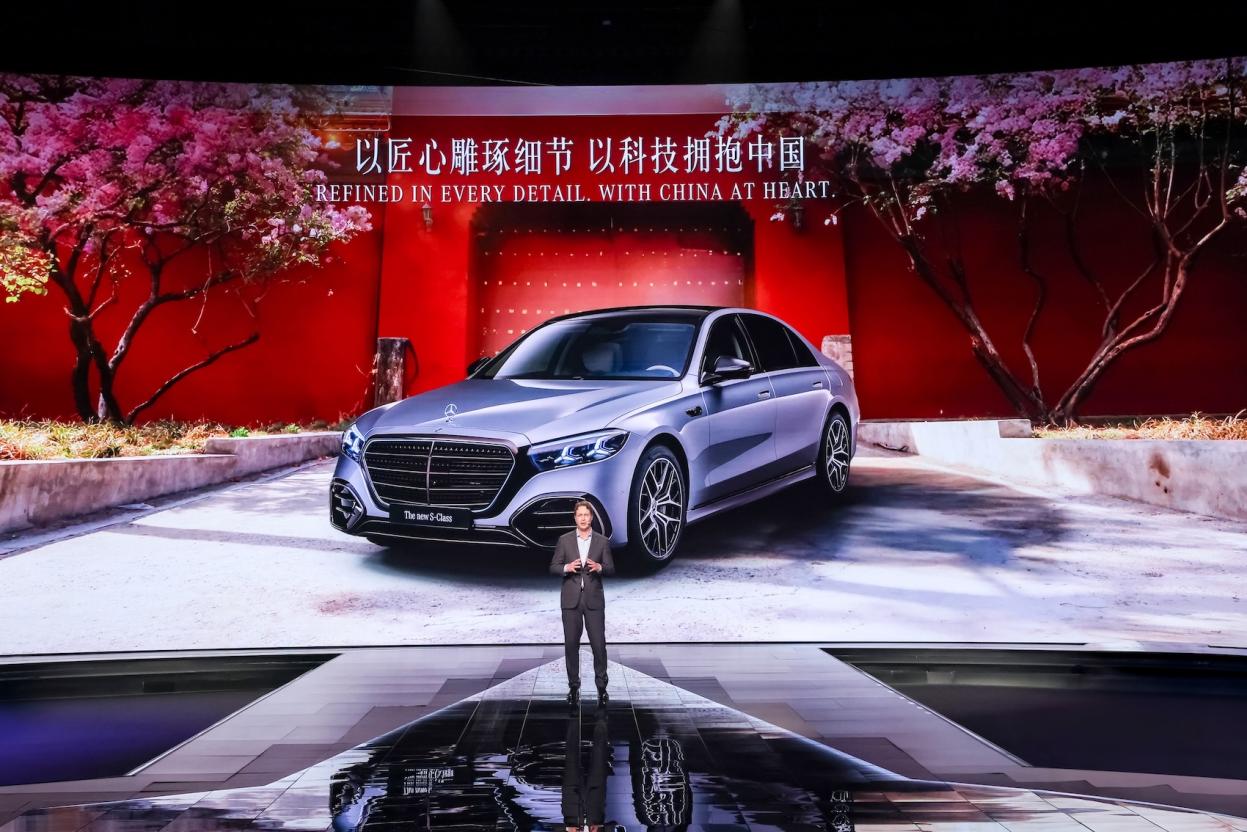 全新奔驰纯电GLCSUV、新一代奔驰S级轿车及多款品牌传奇车型亮相(图2)
