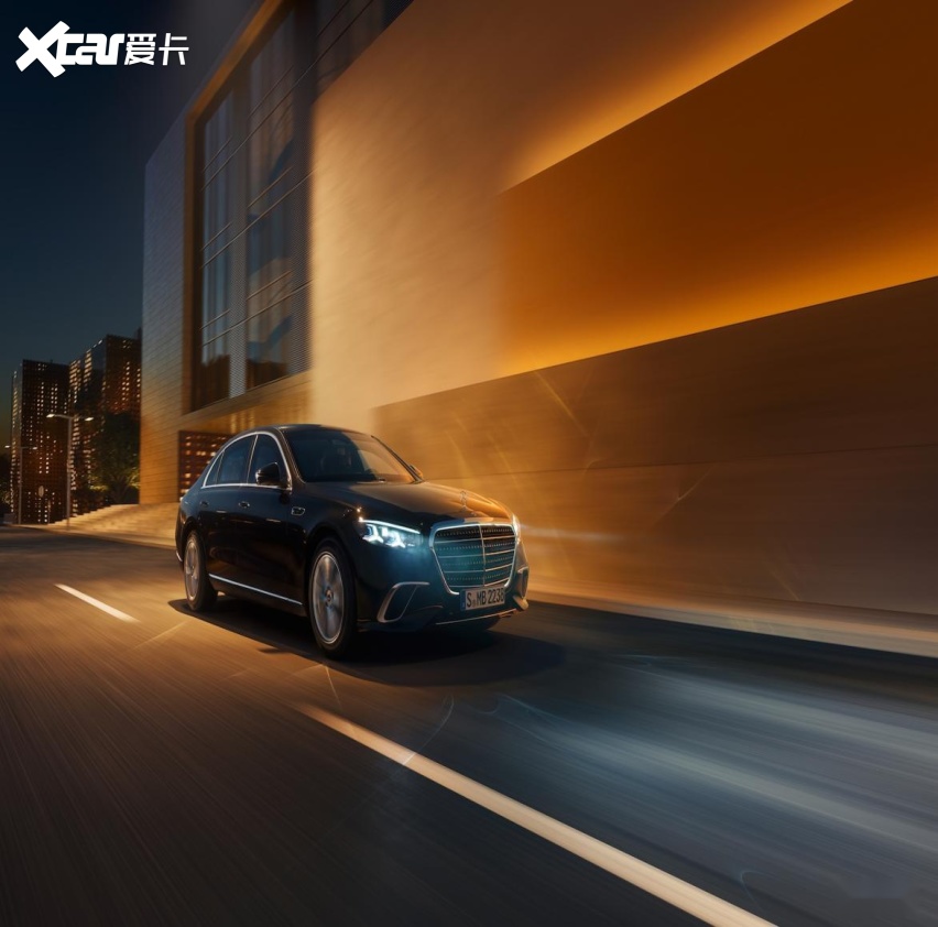 全新奔驰纯电GLCSUV、新一代奔驰S级轿车及多款品牌传奇车型亮相(图16)